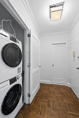 Laundry, photo 1