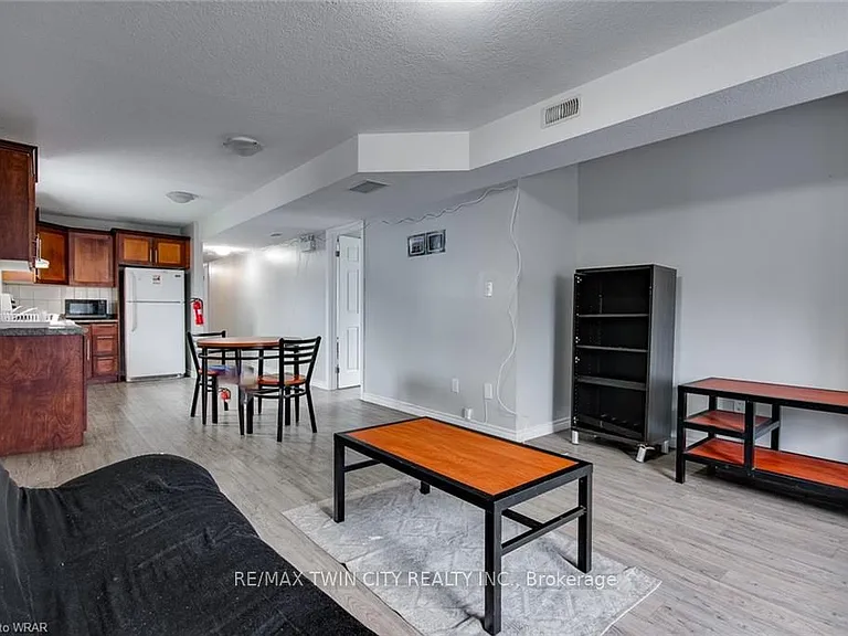 151 Bridgeport Rd E #4 — Photo 8