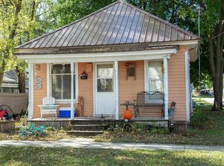 614 3rd St SW, Waverly, IA 50677