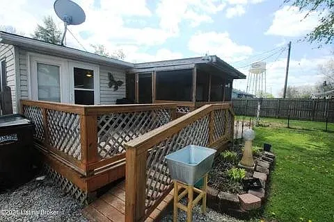 3 bed, 1056 sqft, $1,700 — Photo 2