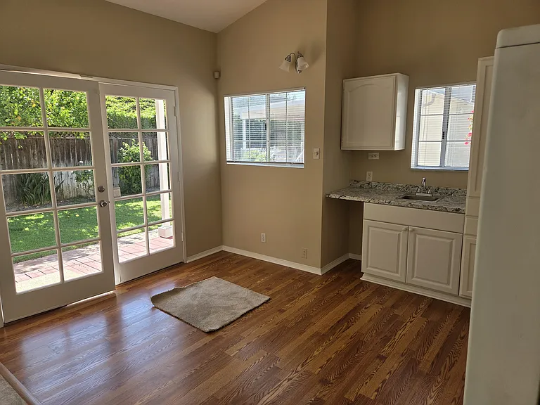 15219 Wyandotte St — Photo 32