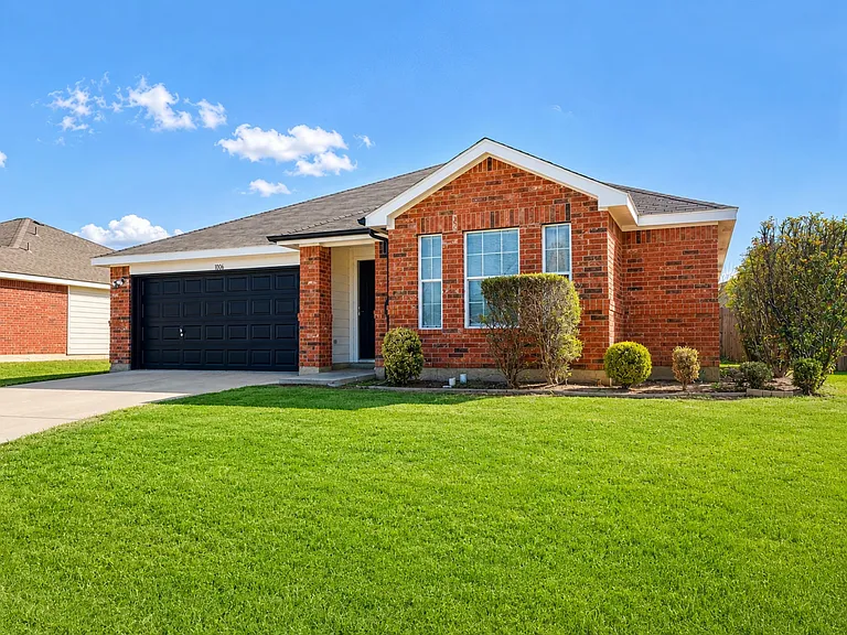1006 Stockton Dr — Photo 1