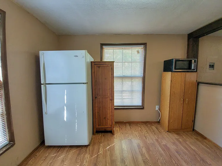310 E Washington St — Photo 8