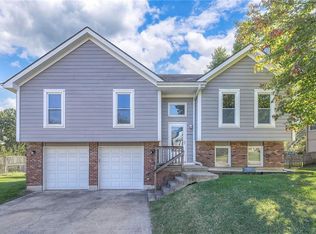 1109 Ridgeway Dr, Raymore, MO 64083