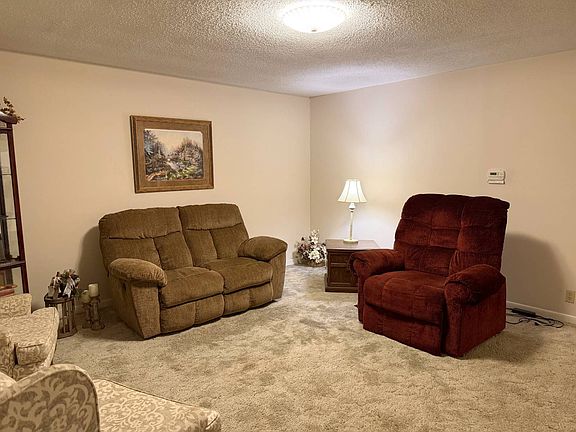 3rd image of 623 W Race St