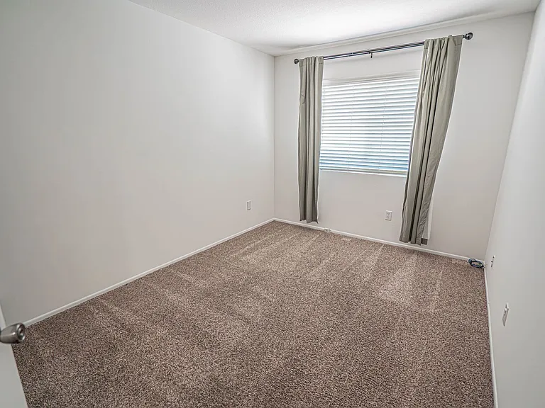 25712 Holiday Cir #D — Photo 12