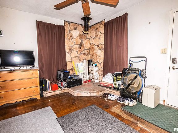 4th image of 3708 N Ashton Ave
