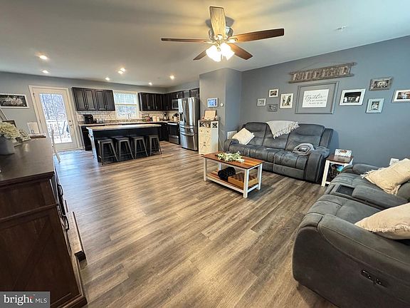 4th image of 41 Tilia Dr