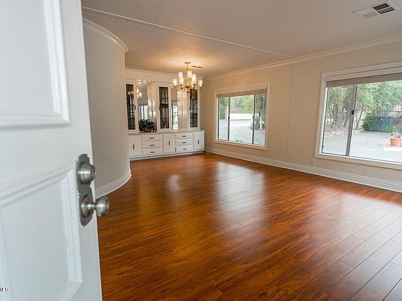4th image of 7 Sherwood Dr
