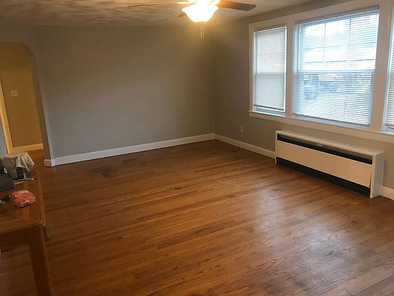 5th image of 352 Waterman Ave Unit D