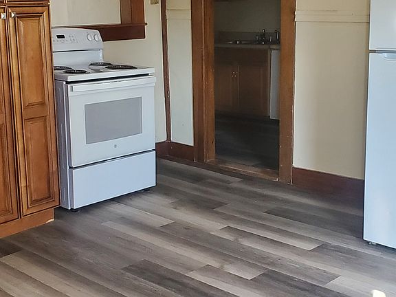 3rd image of 15 Market Ln #B