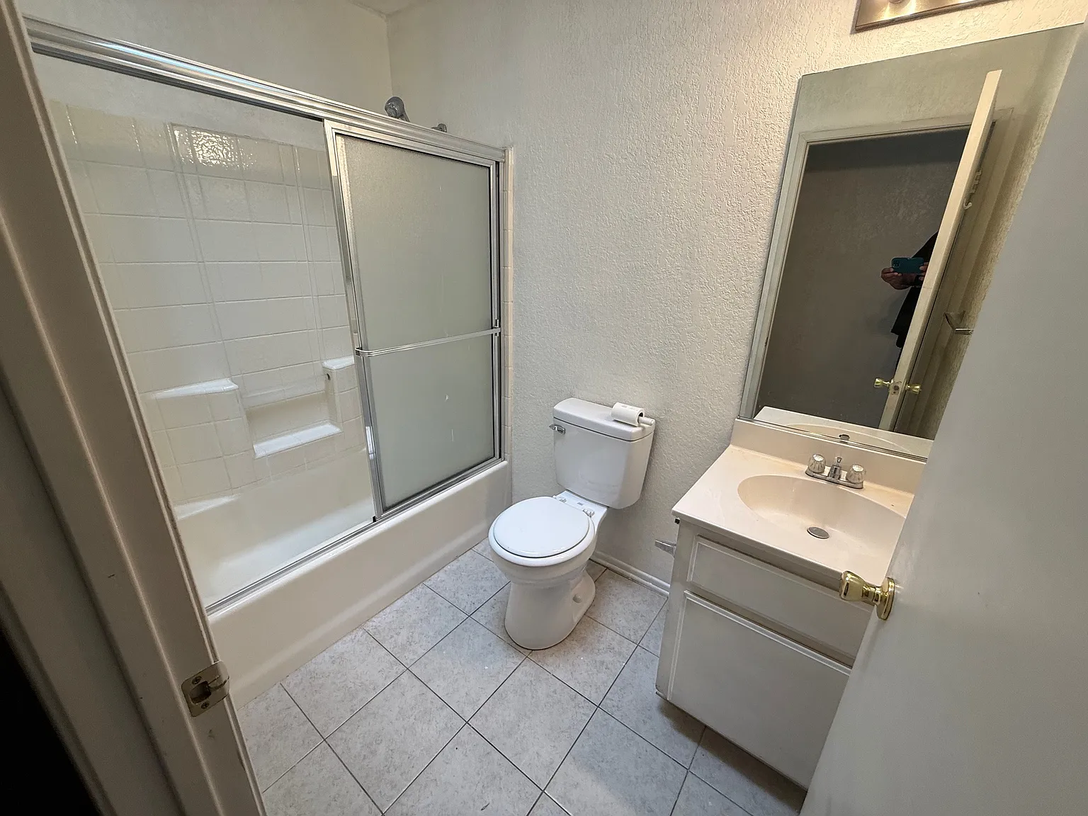 2 bed, 1100 sqft, $2,170 — Photo 2