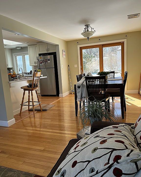 2nd image of 32 Edison Ave
