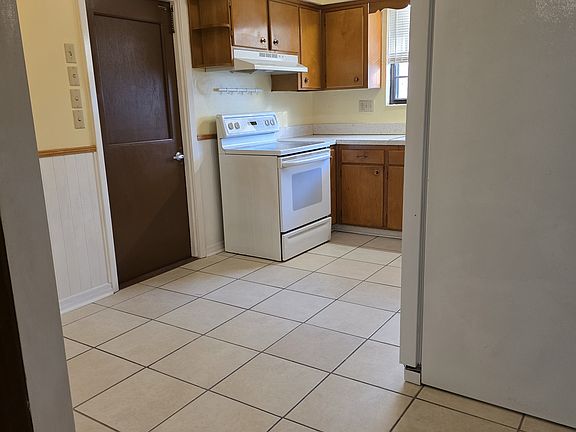 Kitchen - Showing the dinette area and door to the garage. The picture is being taken from the entry to the den.