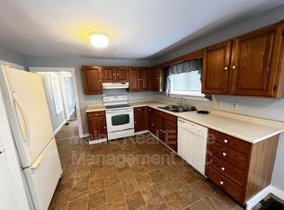 35 Coldbrook Rd, Hampden, ME 04444