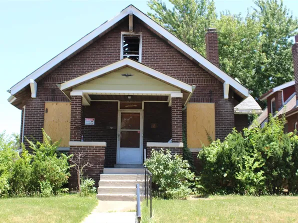 2 Lawn Pl, Saint Louis, MO 63110