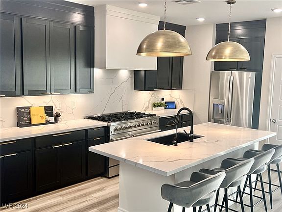 4th image of 7081 Range Valley St