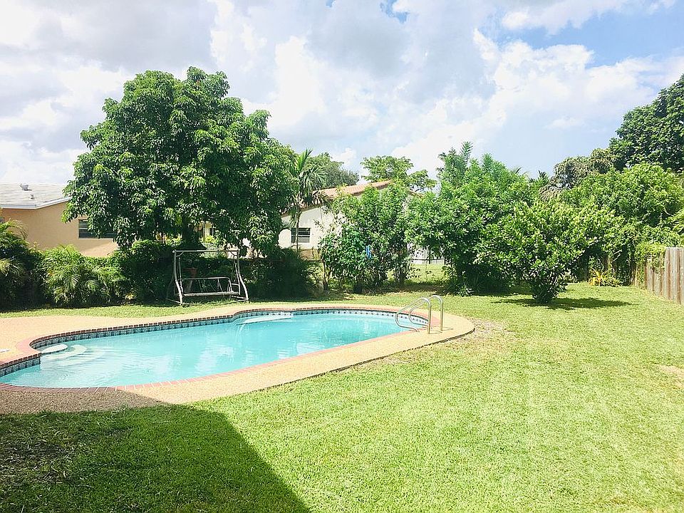 1st image of 10567 La Placida Dr N