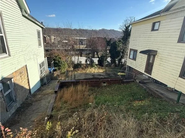 3252 Monroe St, Bellaire, OH 43906