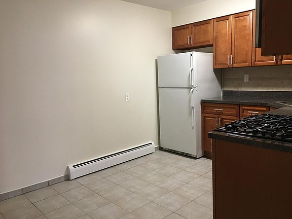 4th image of 2336 37th St