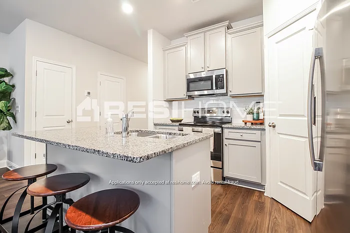 3 bed, 2.5 bath, 1407 sqft, $1,495 — Photo 4