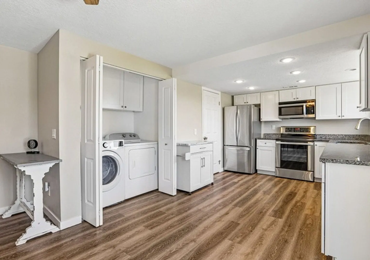 Meadow View, 2 bedroom 1 bathroom — Photo 1