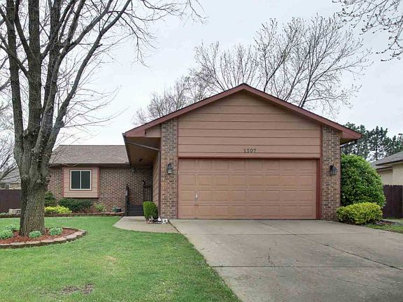 2nd image of 1507 W Sandalwood Dr