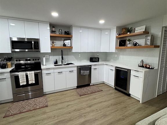 3rd image of 2420 Diana Dr APT 402