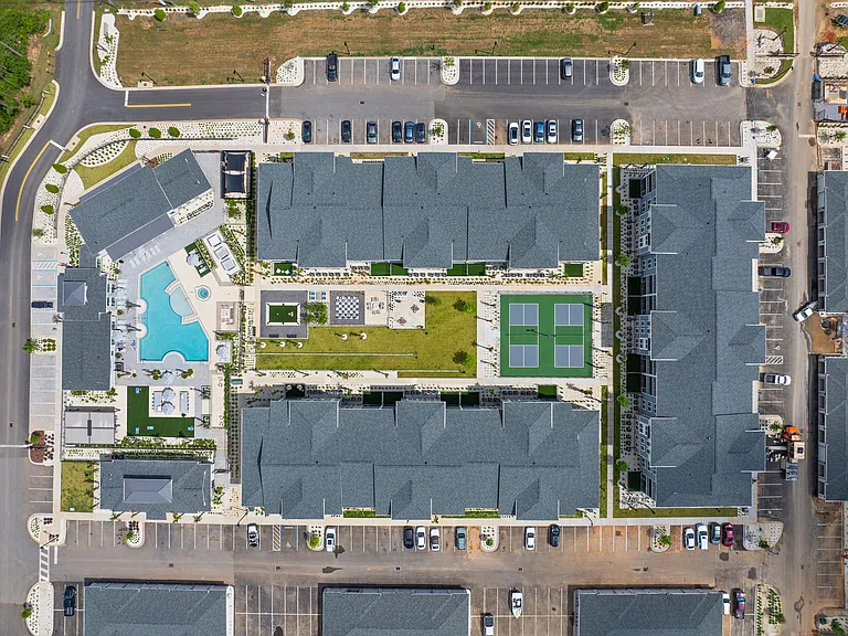 The Quinn Luxury Apartments — Photo 16