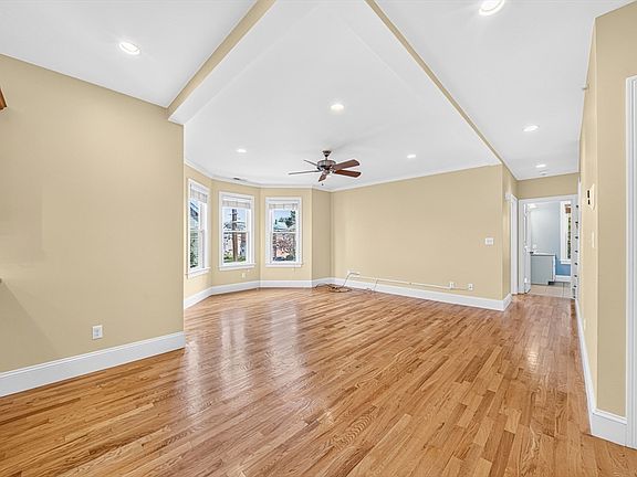 4th image of 90 Taylor St Unit 4