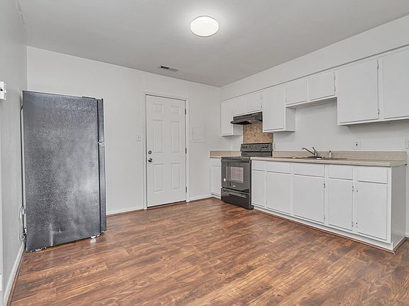3rd image of 6360 Chesapeake Blvd #B