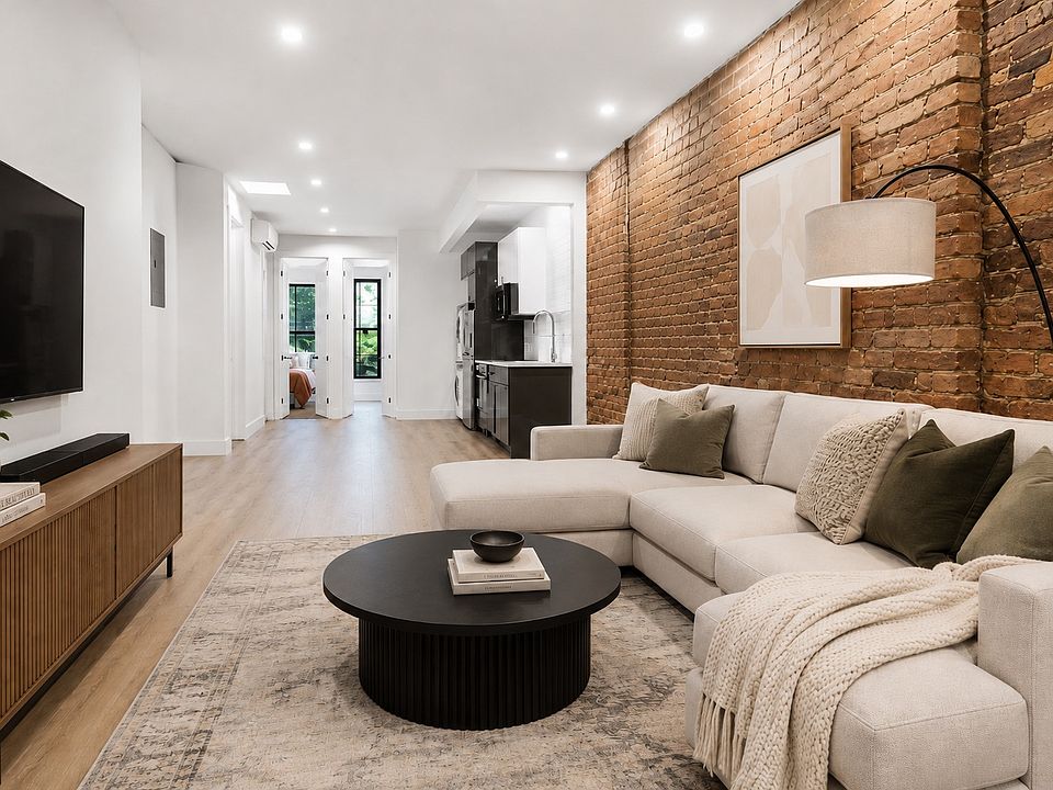 1st image of 302 5th St APT 3