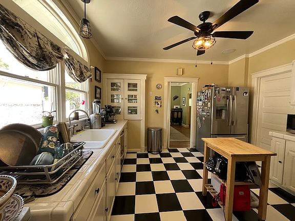5th image of 75 Auburn Ave