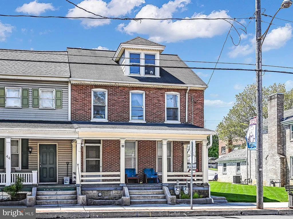 42 E Main St photo 1