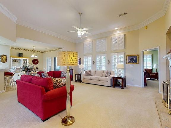 2nd image of 842 Somerset Dr