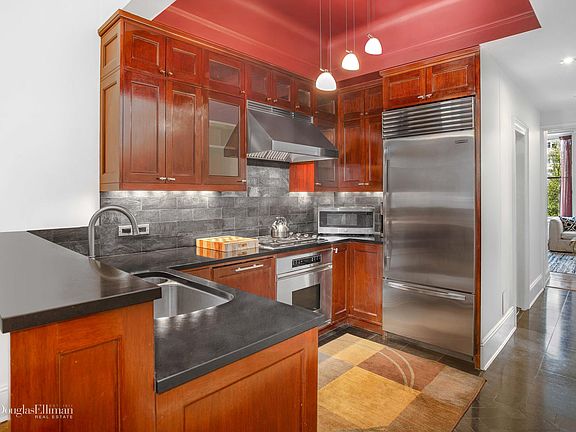 3rd image of 50 E 83rd St #3/4
