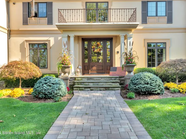 151 Bertha Pl, Staten Island, NY 10301