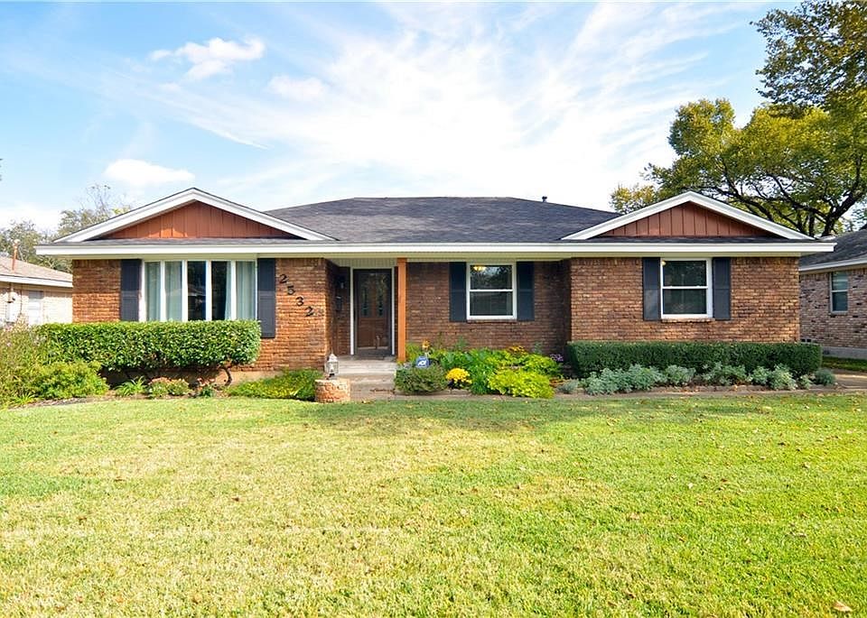 2532 Saint Francis Ave in Claremont-Hillridge area of East Dallas