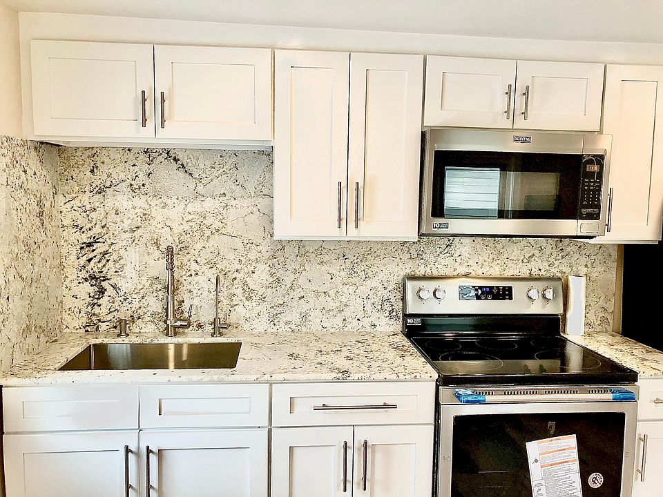 High-end kitchen with soap dispenser, sprayer faucet and filter drinking water.