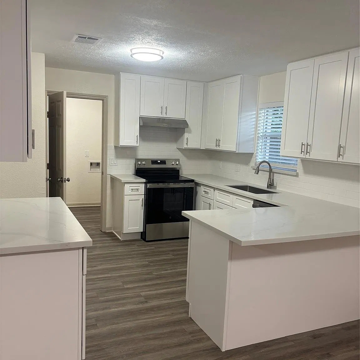 4 bed, 2.0 bath, 2002 sqft, $2,050 — Photo 1
