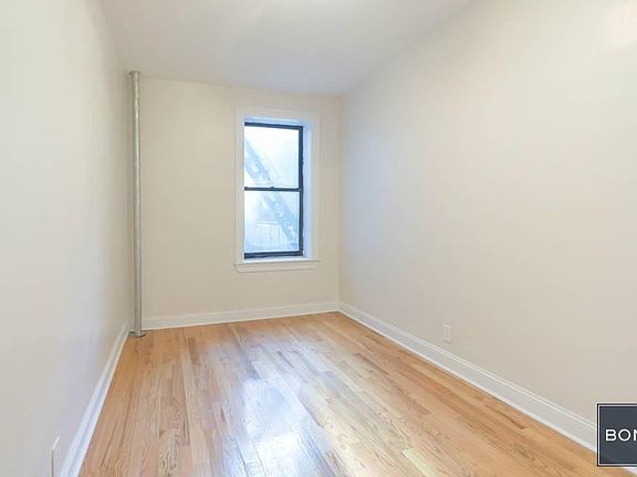 3rd image of 40 Saint Nicholas Pl APT 1E