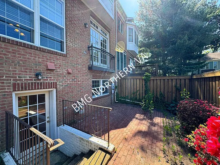 3091 McKinnon Way — Photo 35