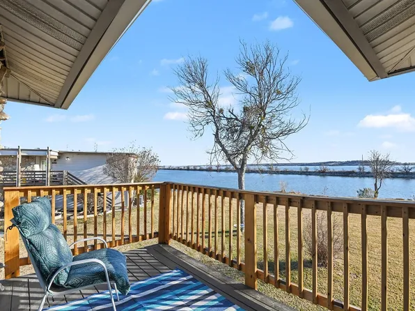 108 Harbor Dr Unit 204, Runaway Bay, TX 76426