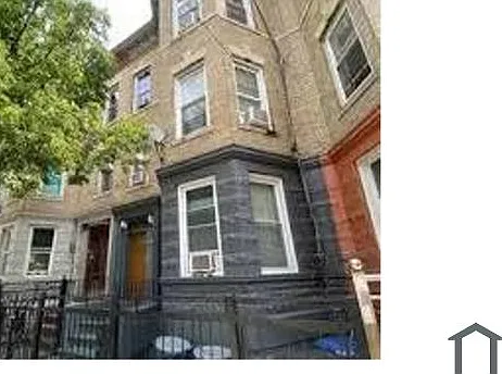 1066 Walton Ave — Photo 3