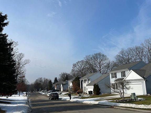 4th image of 537 Arlington Dr