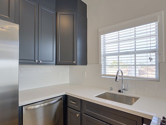 4th image of 3035 West Blvd #204