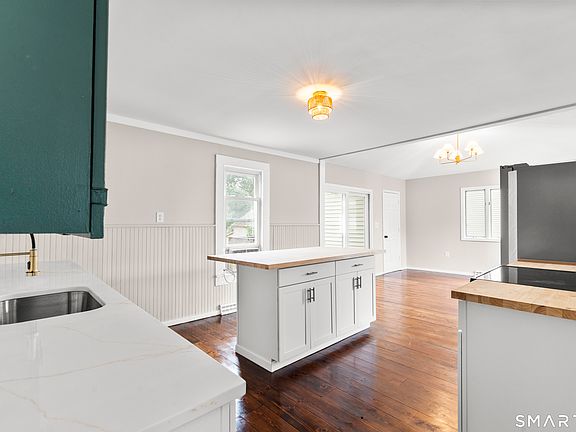 4th image of 172 Red Mountain Avenue
