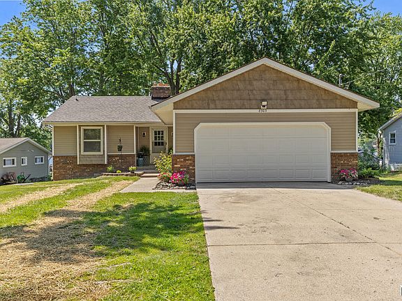 3rd image of 8303 Cowan Lake Dr NE