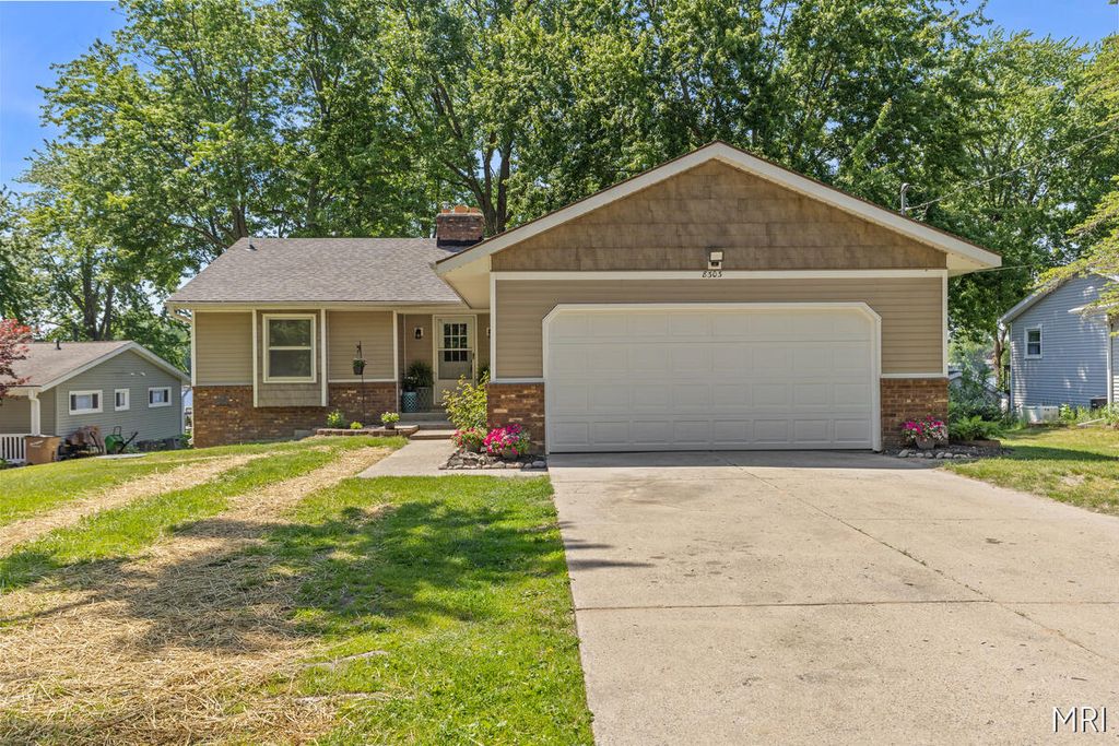 8303 Cowan Lake Dr NE, Rockford, MI - View 3