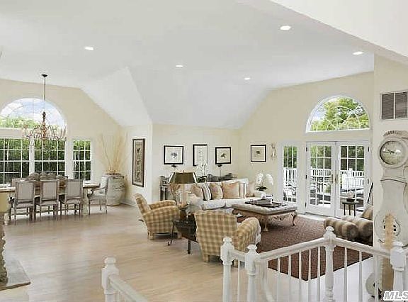 4th image of 30 Off Meadow Ln